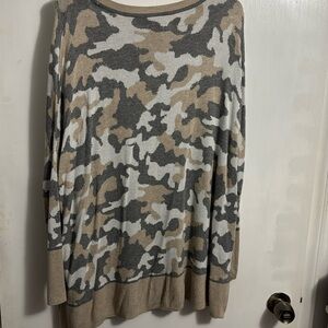 Wonderly XL camo sweater